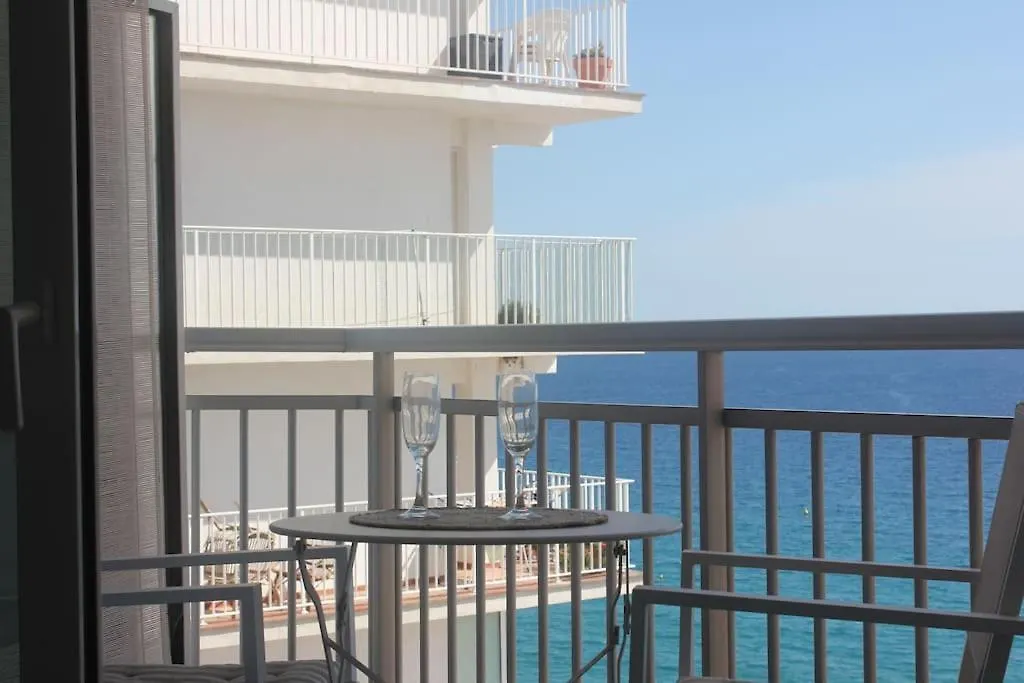 Apartment Apartamento Primera Linea De Mar Platja d'Aro Spain